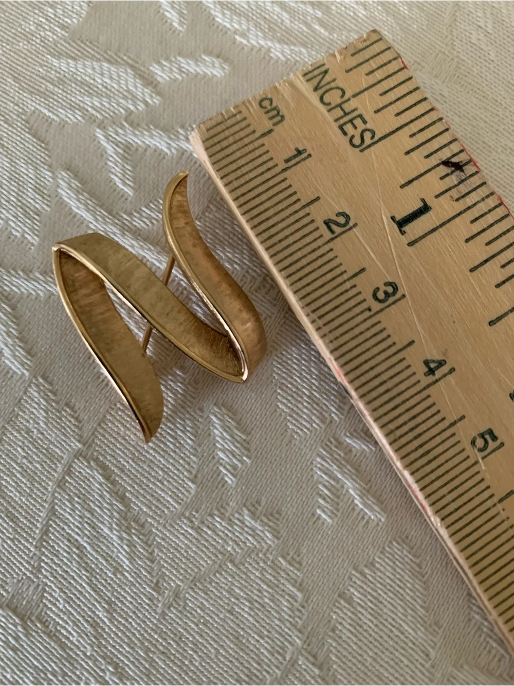 Gold Letter 'N' Pin Brooch